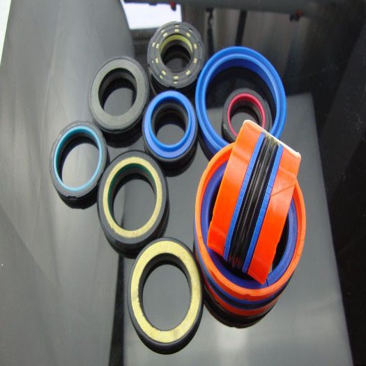hydraulic oil seal (28)