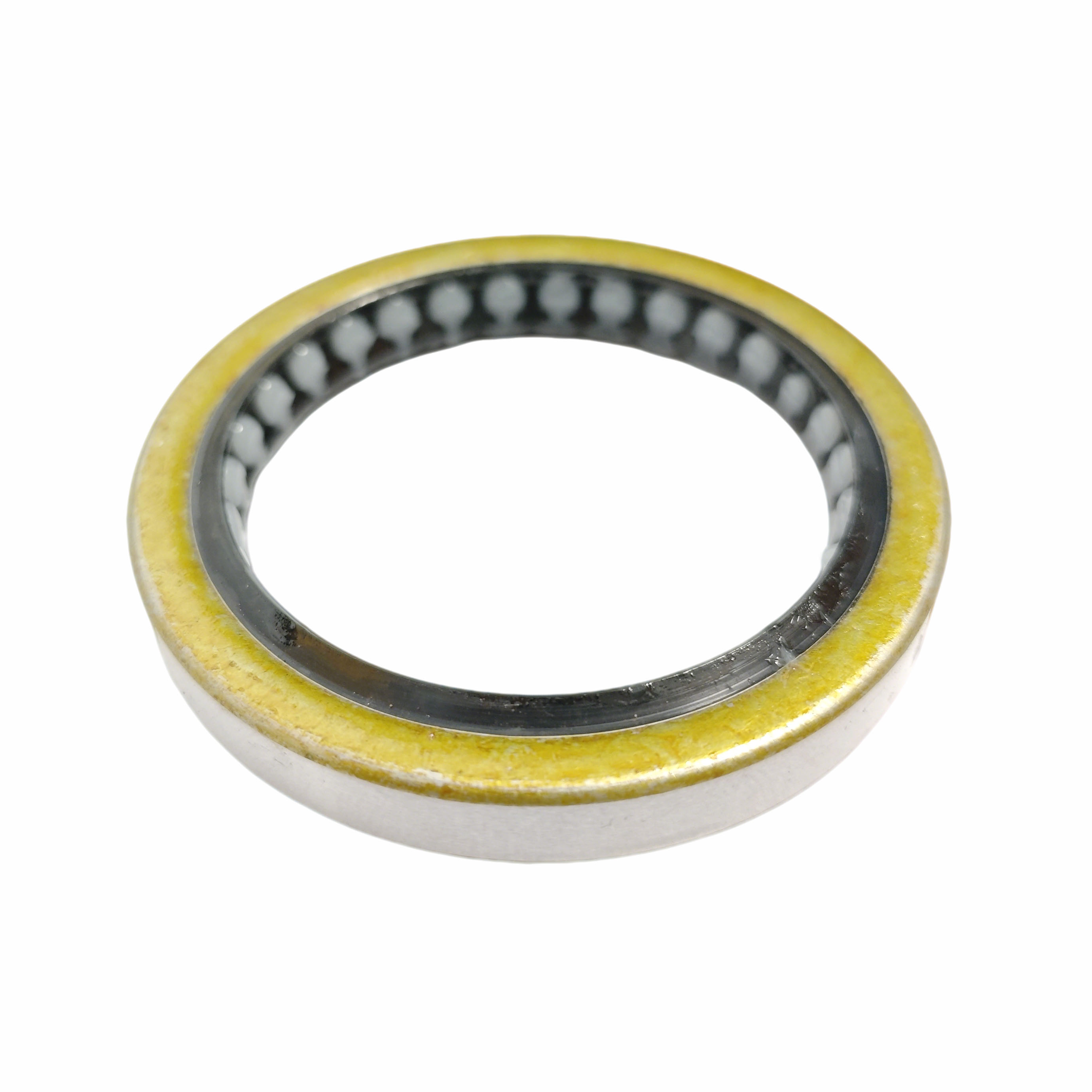 OEM MT141132 Size 65*50*8 Front Axle Wheel Hub Shaft Oil Seal for Mitsubishi Cars