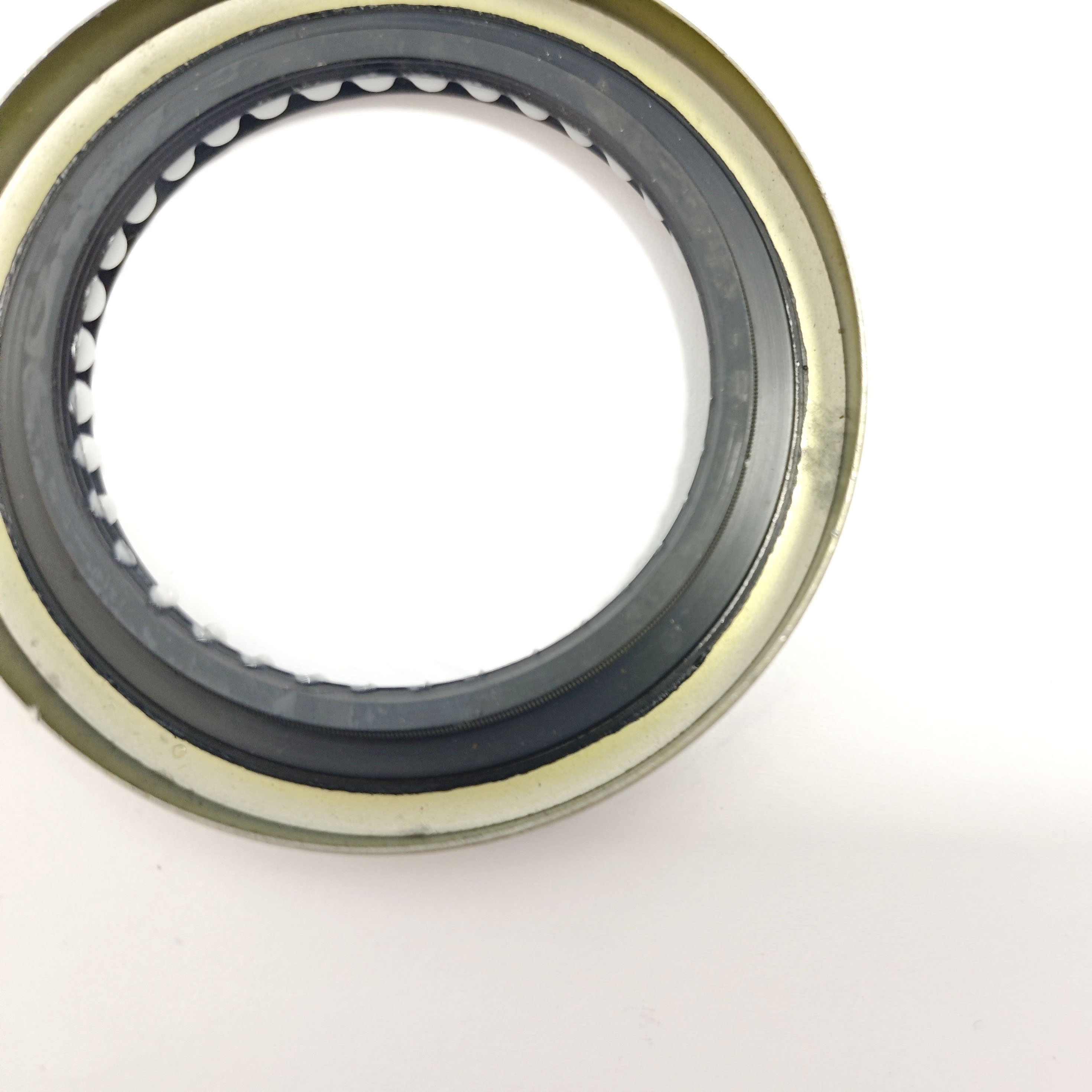 MT327029 TB2 56*81*8mm Factory Produces High-quality Front Wheel Hub Axle Oil Seal Material NBR FKM for Mitsubishi Cars