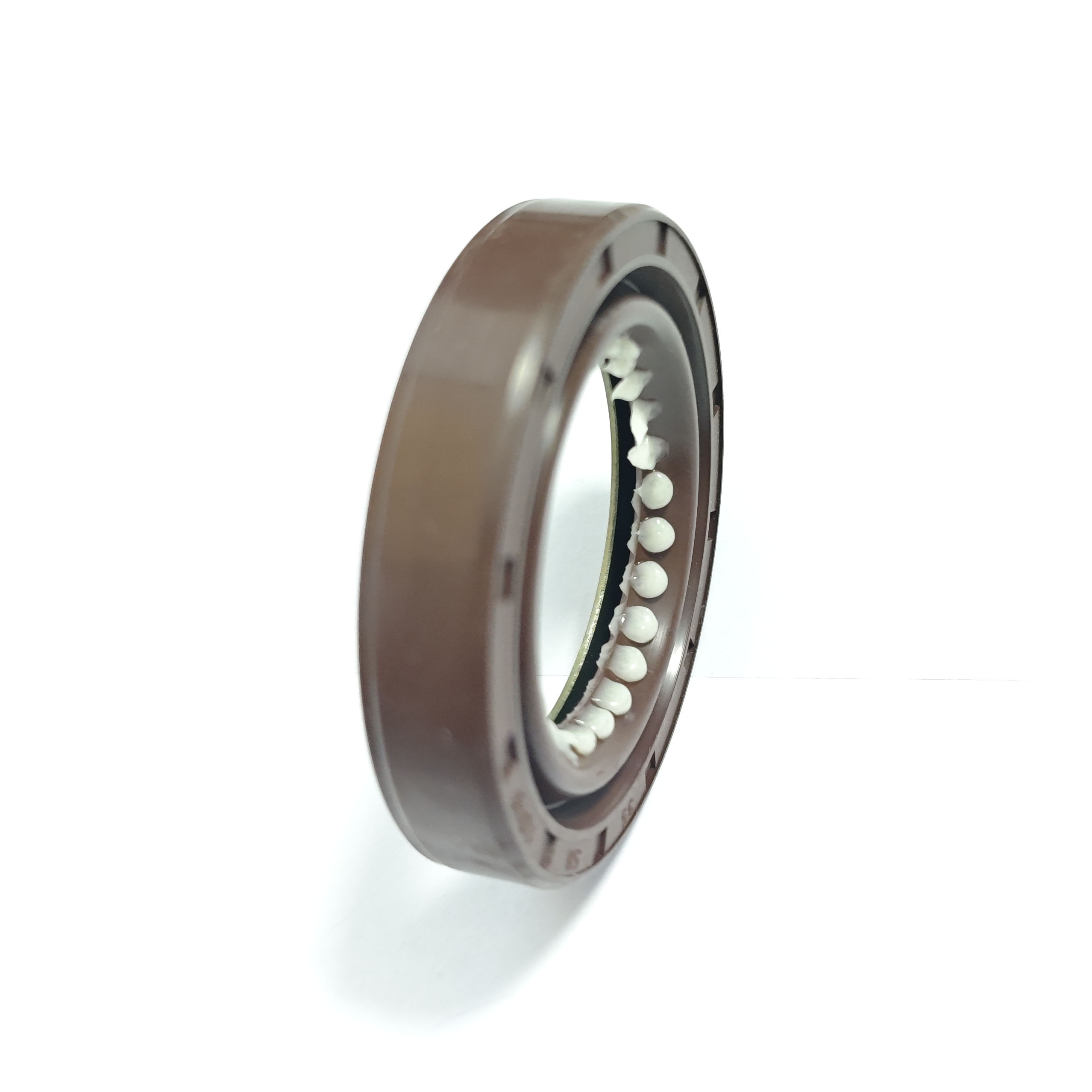 OE MB092527 35*58*10/6mm Factory Produces Differential Rear Wheel Hub Oil Seal for Mitsubishi Fuso L300 Delica