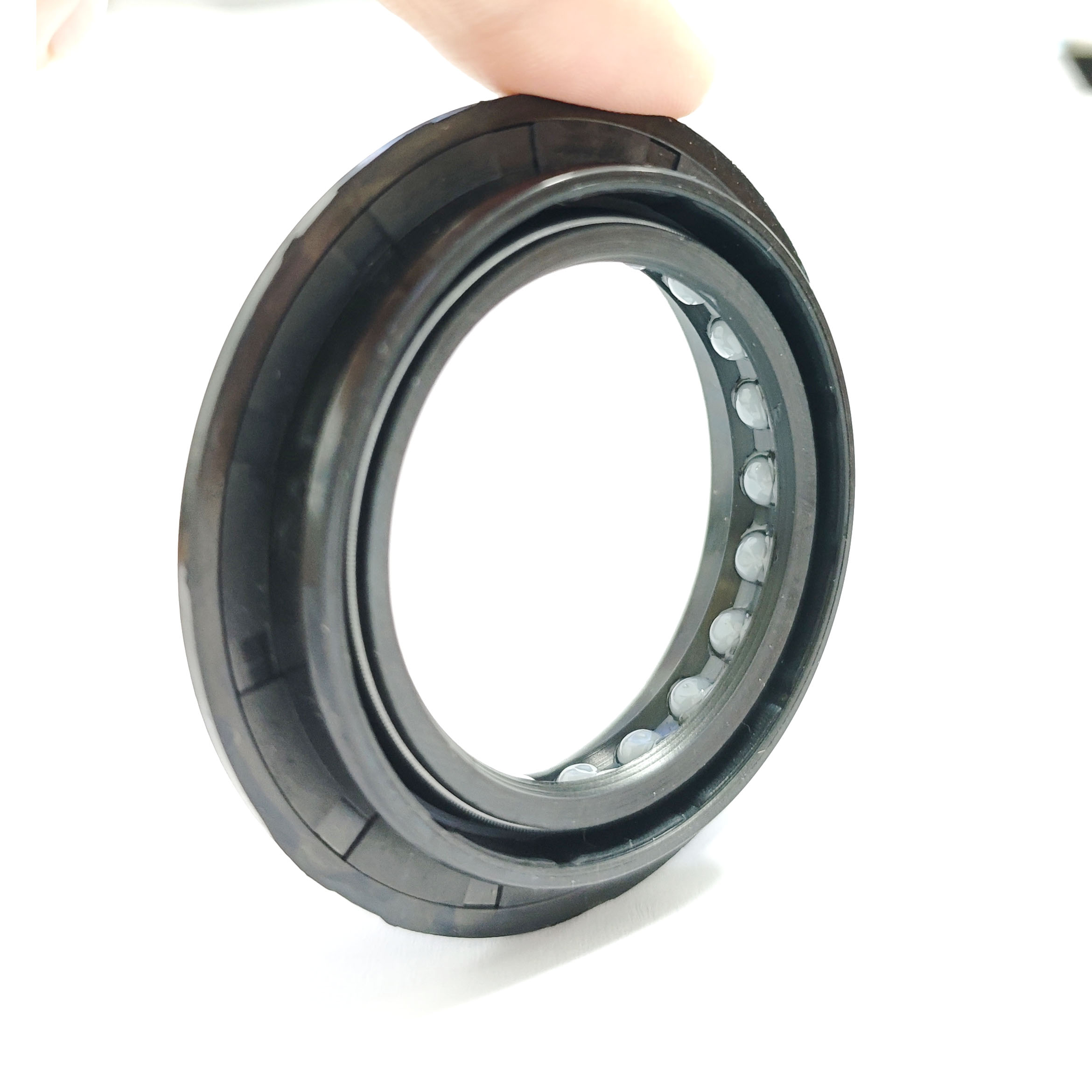 OEM 8-94326-440 Size 40*52/62*8/15 Seal Factory Directly Produces Wheel Hub Crankshaft NBR FKM Oil Seal for Isuzu